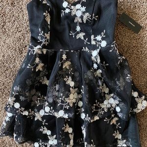 Lulu’s Black Embroidered Strapless Tier Dress M